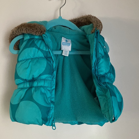 OLD NAVY VEST SIZE 6-12 months. - Picture 3 of 5